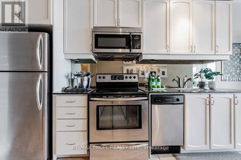 1126 - 2885 Bayview Avenue — photo 9 of 40