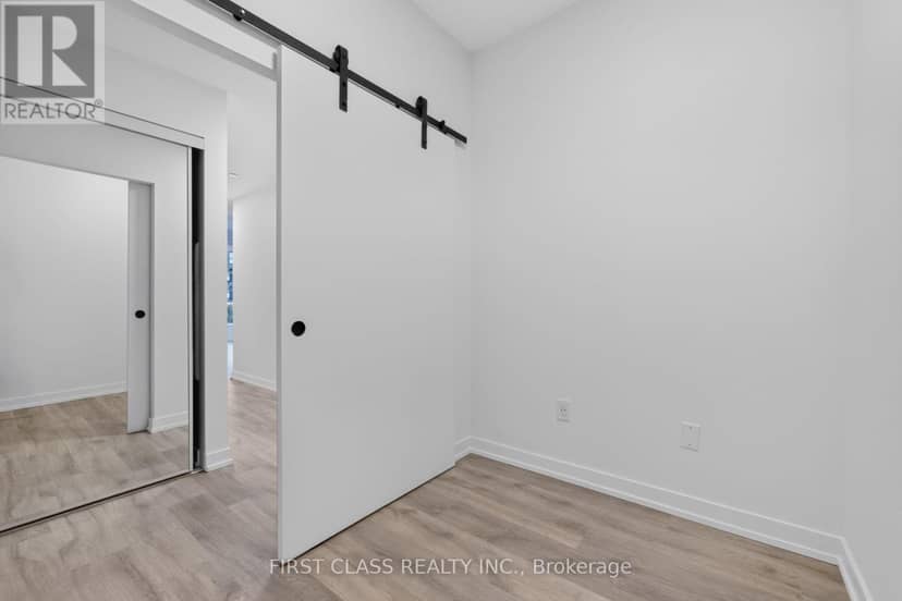 702 - 2 Augusta Avenue — photo 34 of 39
