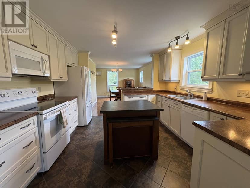 3001 Highway 221 — photo 10 of 40