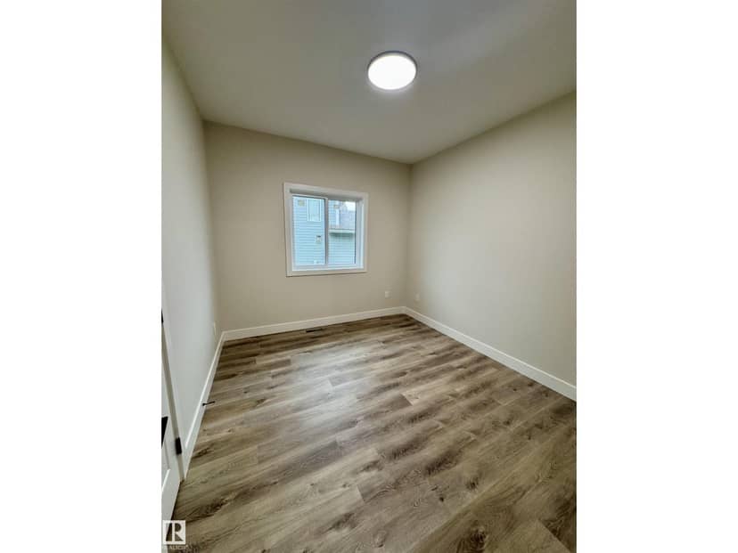5611 45 ST — photo 10 of 19