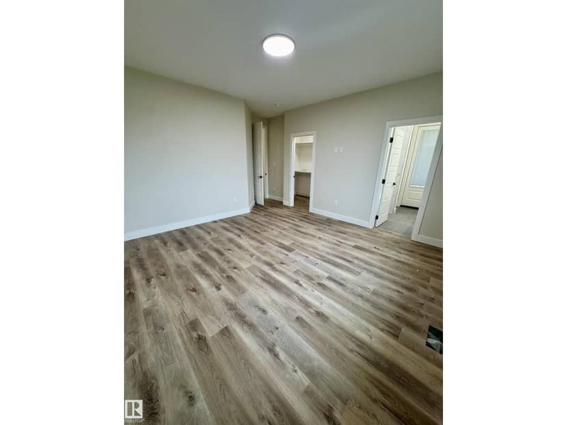 5611 45 ST — photo 15 of 19