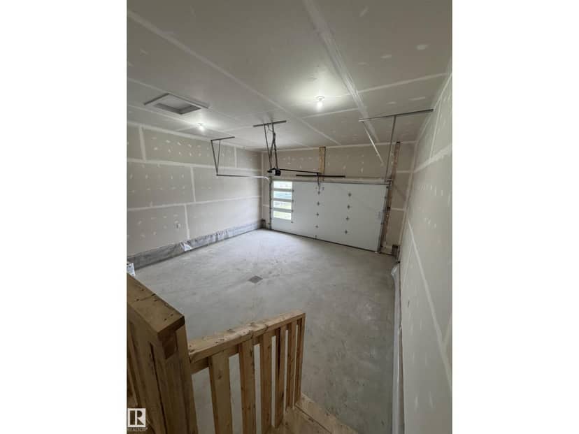 5611 45 ST — photo 18 of 19