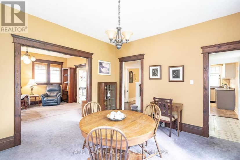 105 Barrie Street — photo 12 of 34