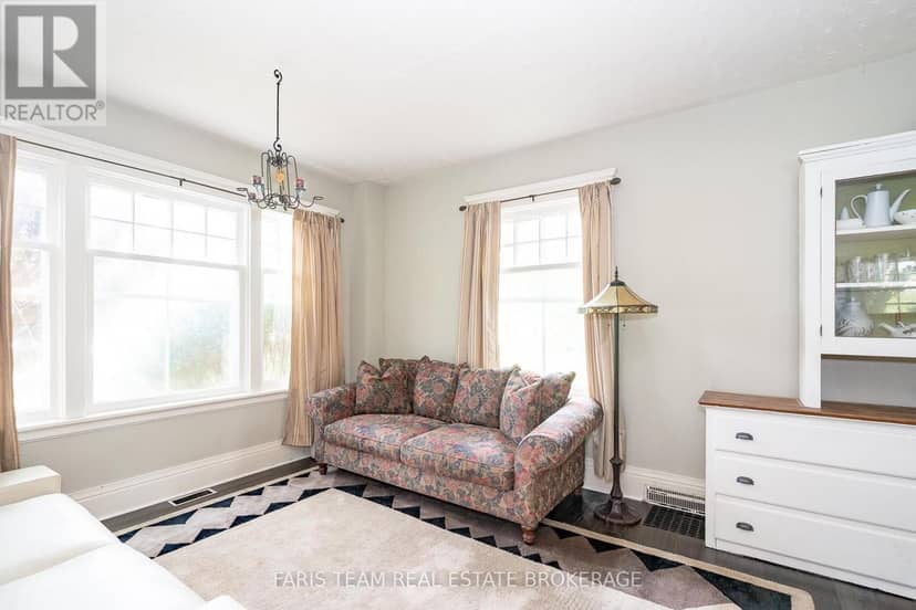 105 Barrie Street — photo 17 of 34
