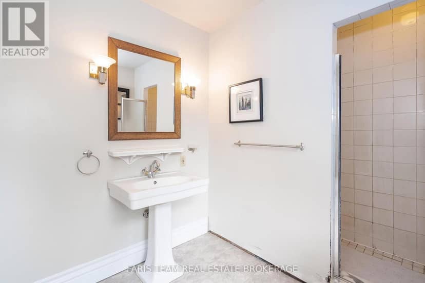 105 Barrie Street — photo 25 of 34