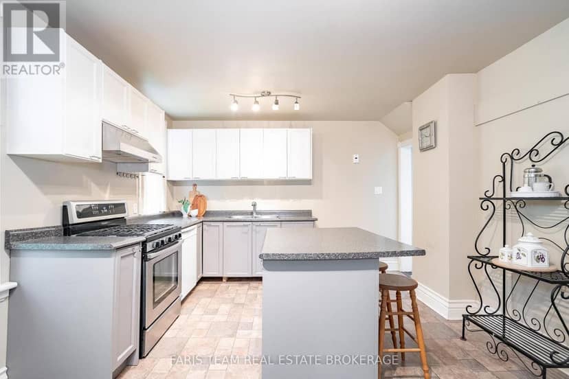 105 Barrie Street — photo 6 of 34