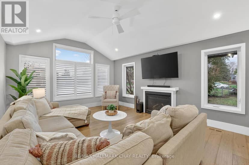 1587 Mount Albert Road — photo 14 of 40