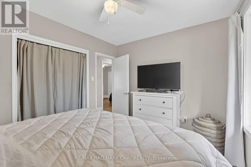 1587 Mount Albert Road — photo 18 of 40