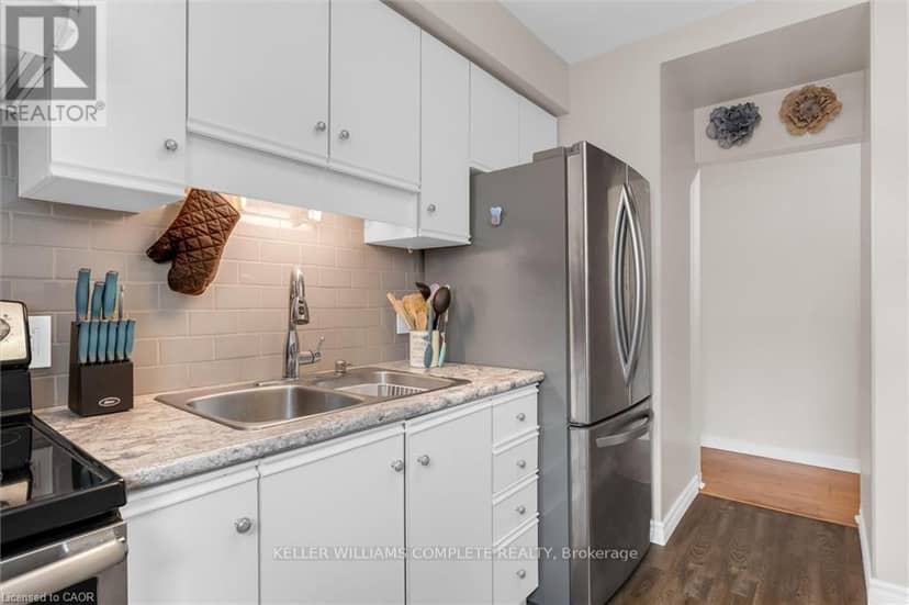 14 - 4 Robinson Street — photo 8 of 17