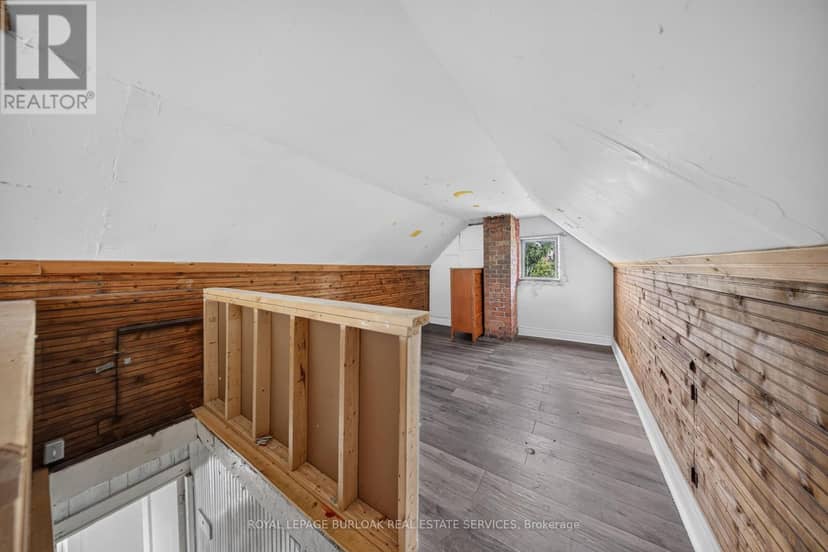 678 Albert Street W — photo 14 of 16