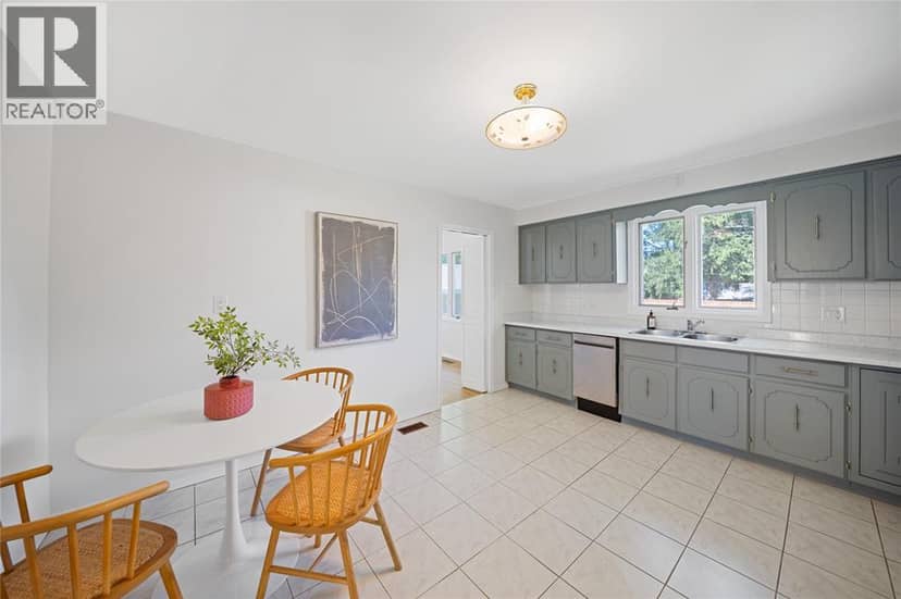 820 Alexander Street — photo 16 of 30