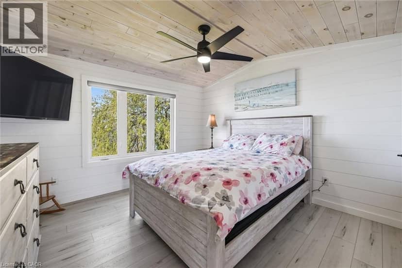 402 SOUTH COAST Drive — photo 15 of 39