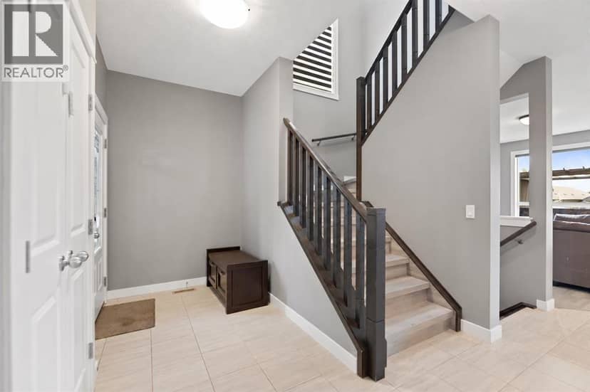 205 Hillcrest Drive SW, Airdrie, photo 6