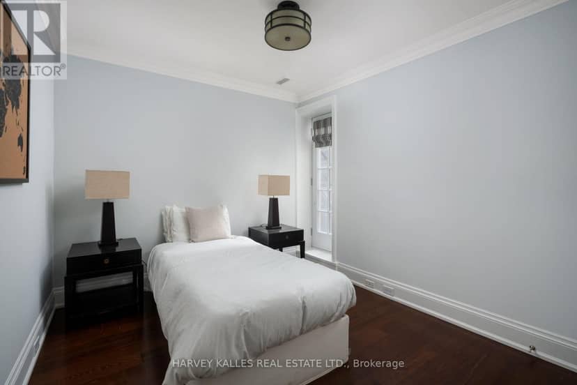 2D - 319 Lonsdale Road — photo 27 of 40