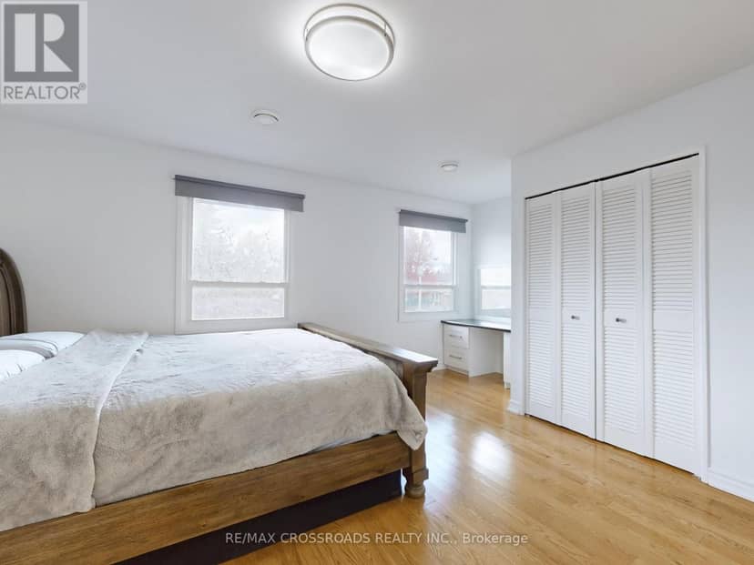 49 King Louis Crescent — photo 19 of 40