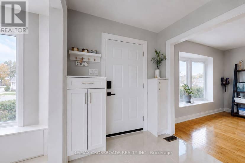 49 King Louis Crescent, Toronto, photo 3