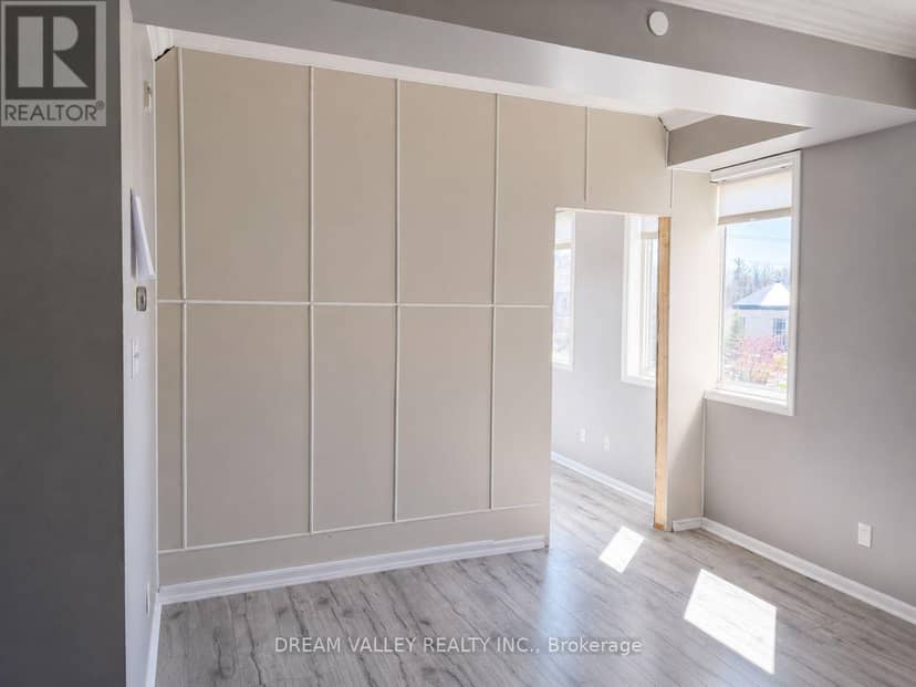 310 - 3075 Thomas Street — photo 3 of 13