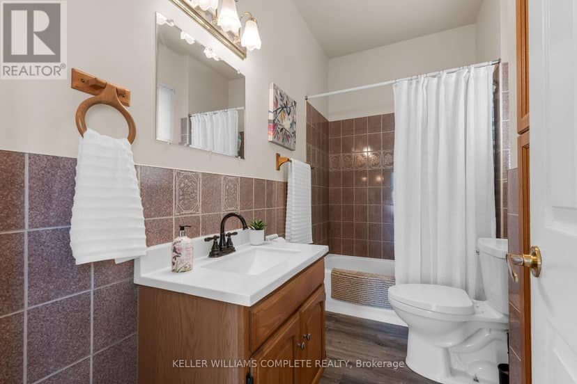 50 Strathcona Avenue — photo 14 of 32