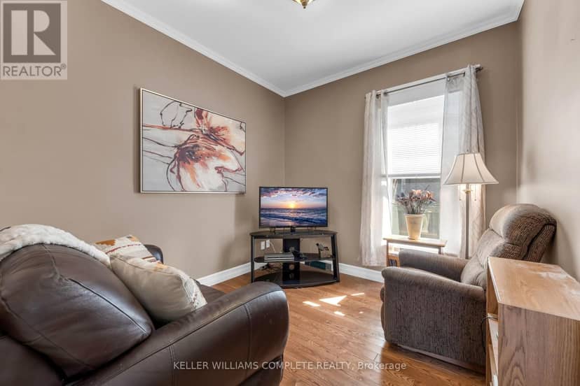 50 Strathcona Avenue — photo 16 of 32