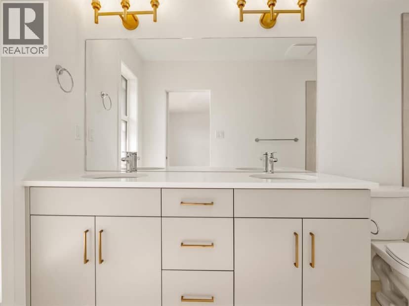 738 Violet Place W — photo 11 of 24