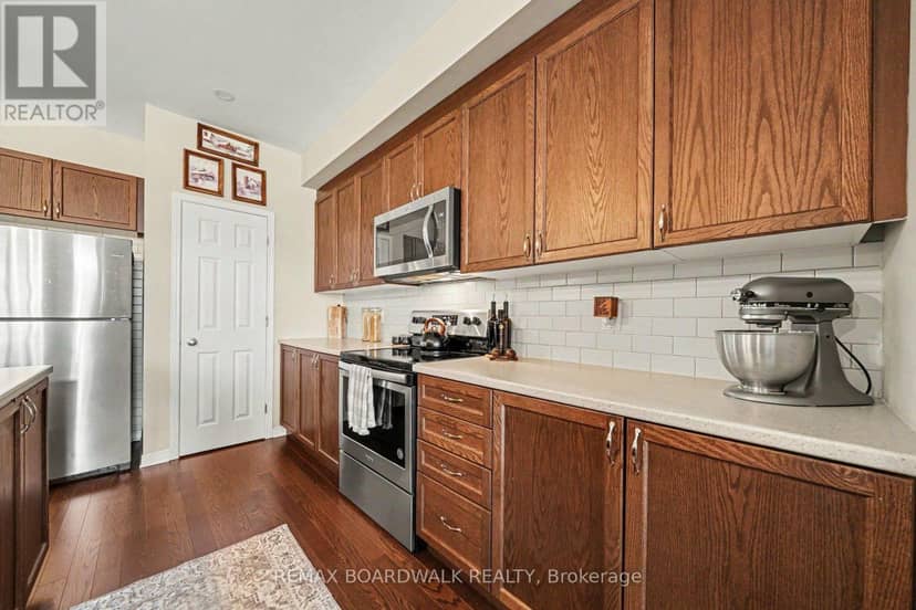 66 Riddell Street — photo 13 of 34