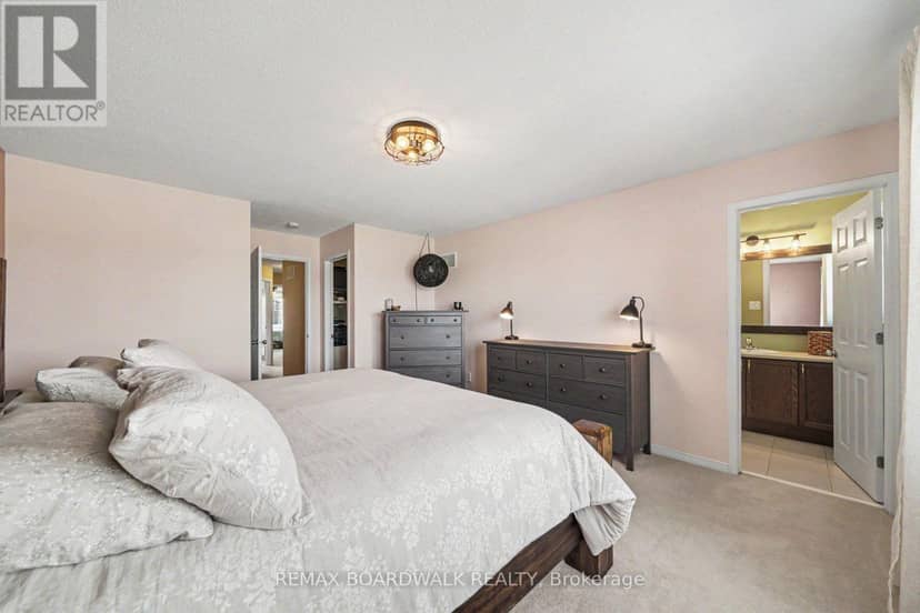 66 Riddell Street — photo 15 of 34