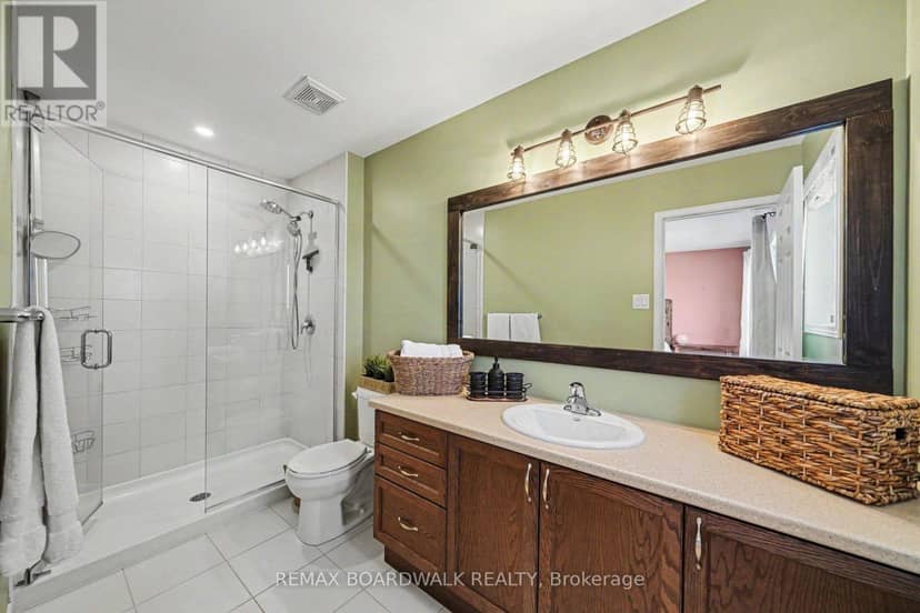 66 Riddell Street — photo 17 of 34