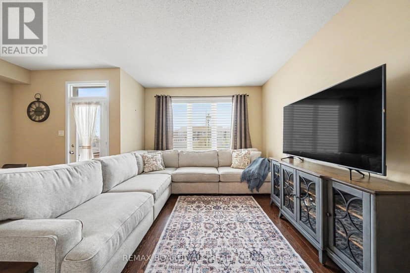66 Riddell Street — photo 7 of 34