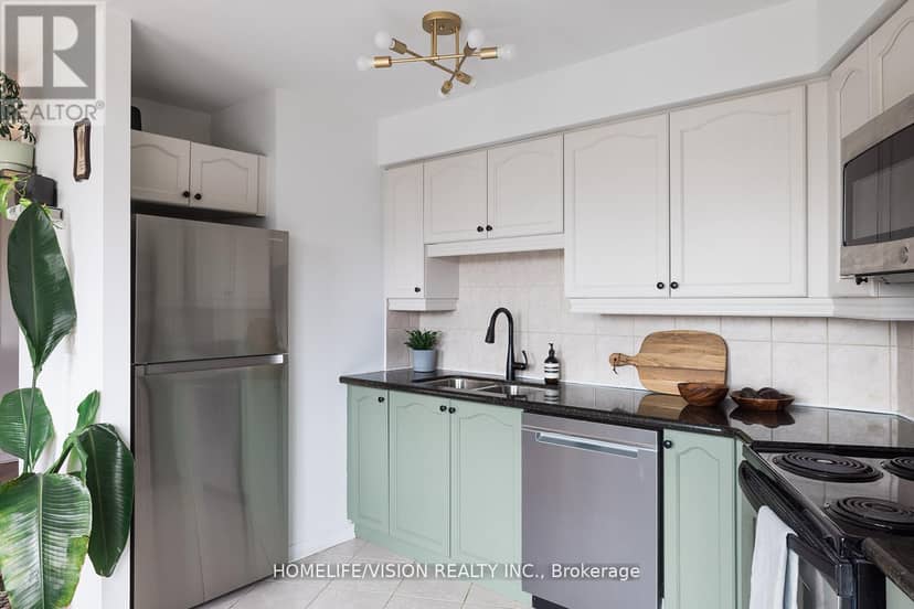 902 - 18 Valley Woods Road, Toronto, photo 2