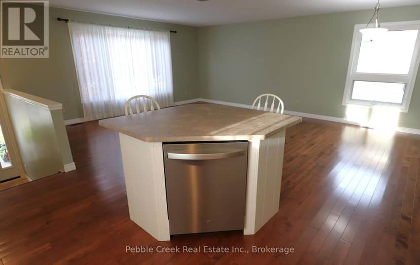 21 Suncoast Drive W — photo 9 of 38