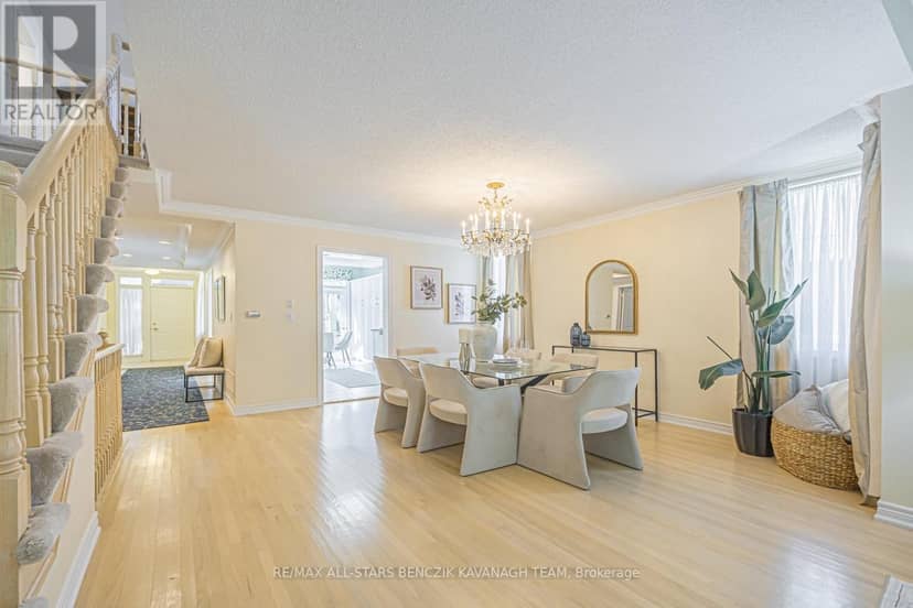 9 Warnock Green Way, Markham, photo 3