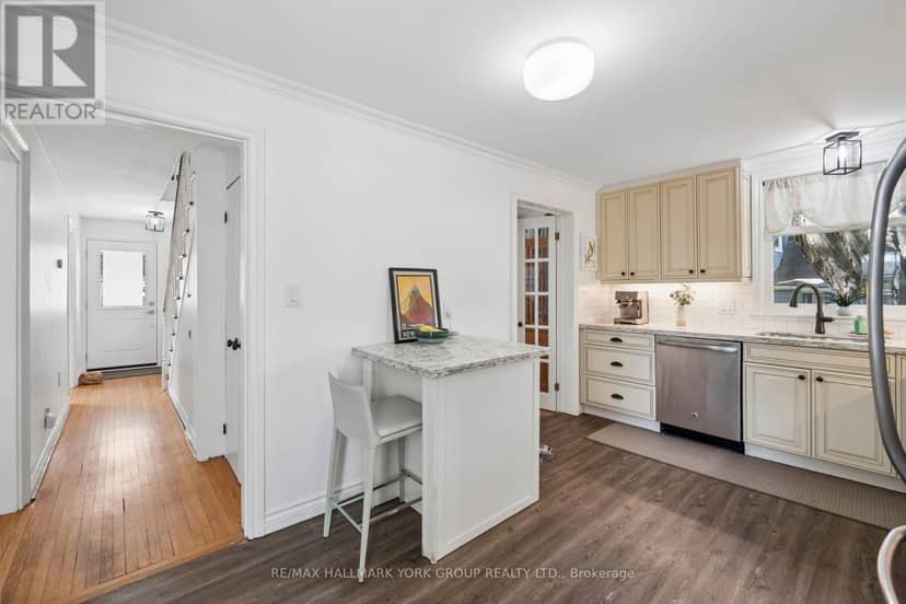 37 Arnold Crescent — photo 11 of 35