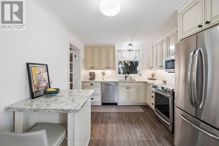 37 Arnold Crescent — photo 12 of 35