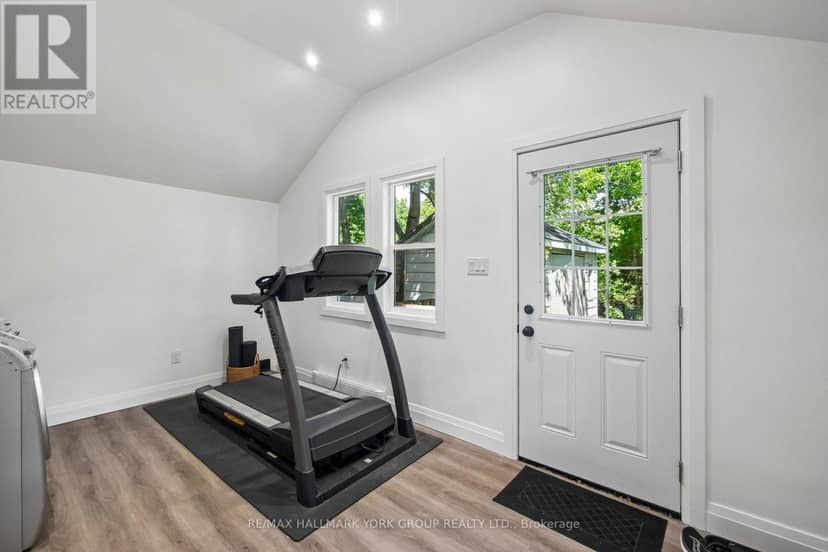 37 Arnold Crescent — photo 18 of 35