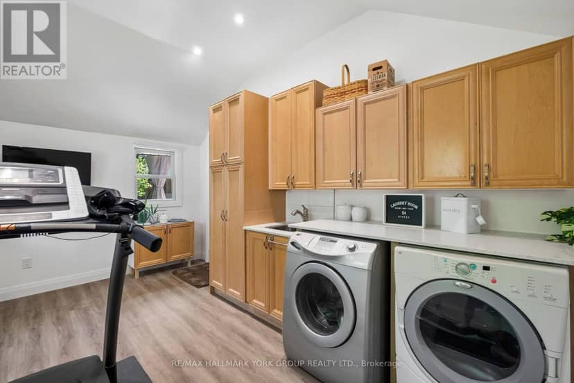 37 Arnold Crescent — photo 19 of 35