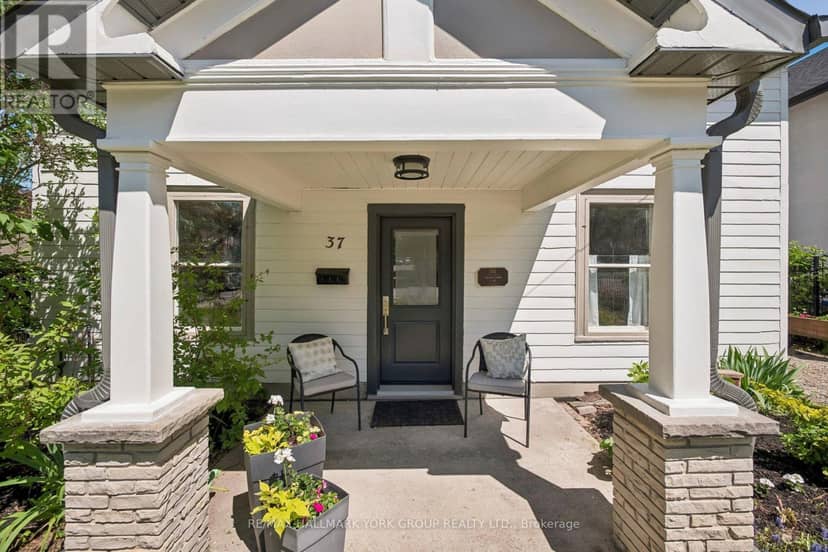 37 Arnold Crescent, Richmond Hill, photo 2