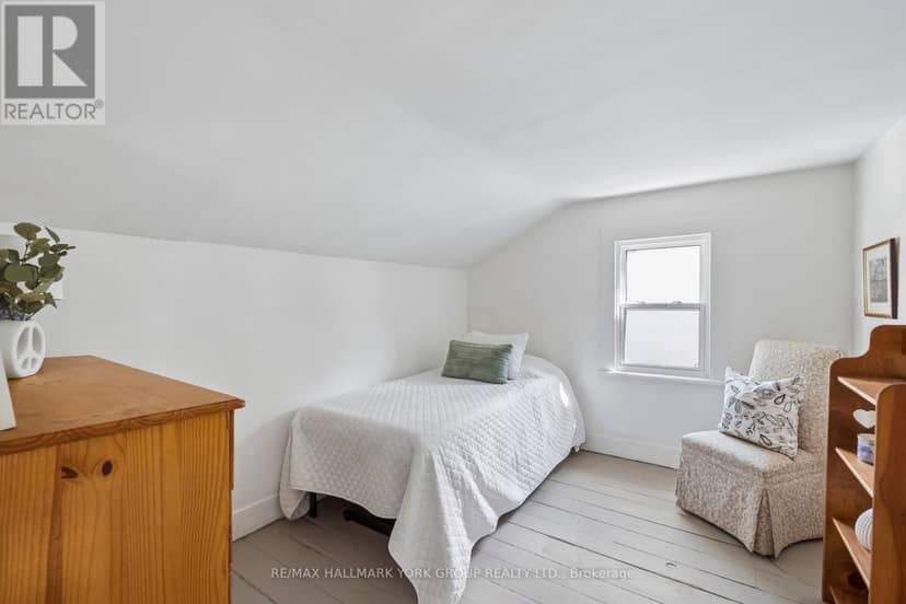 37 Arnold Crescent — photo 26 of 35