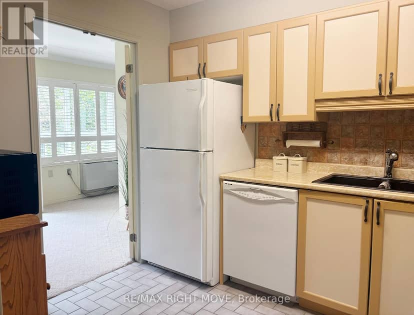 202 - 54 Fittons Road W — photo 10 of 22