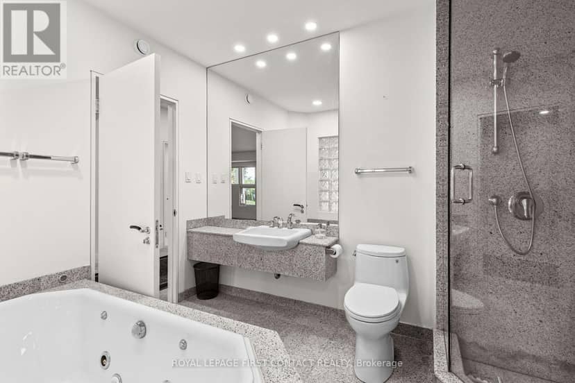 51 Kempenfelt Drive — photo 39 of 40