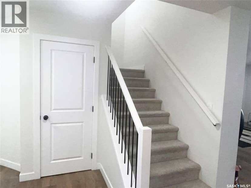 222 Nightingale ROAD — photo 4 of 40