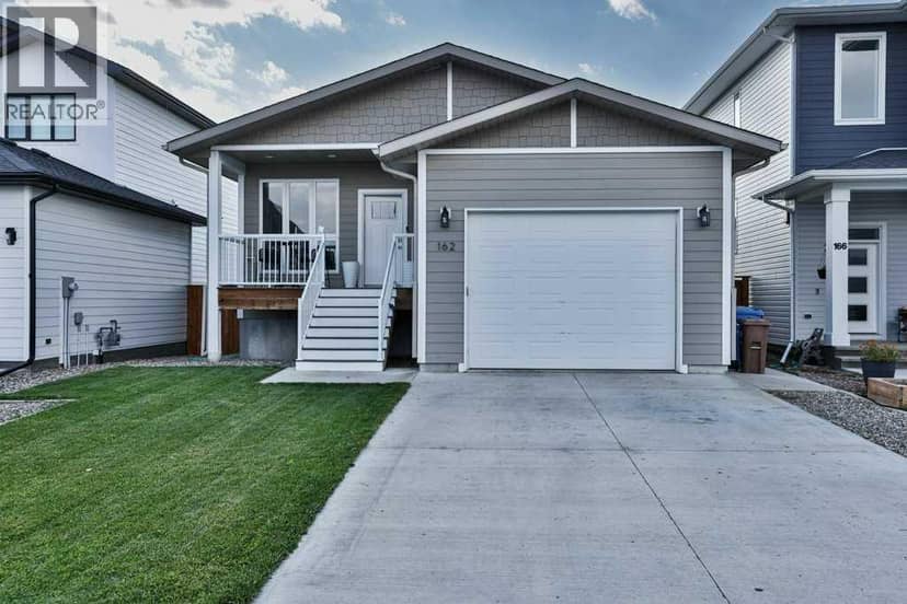 162 Prairie Gold Street, Taber