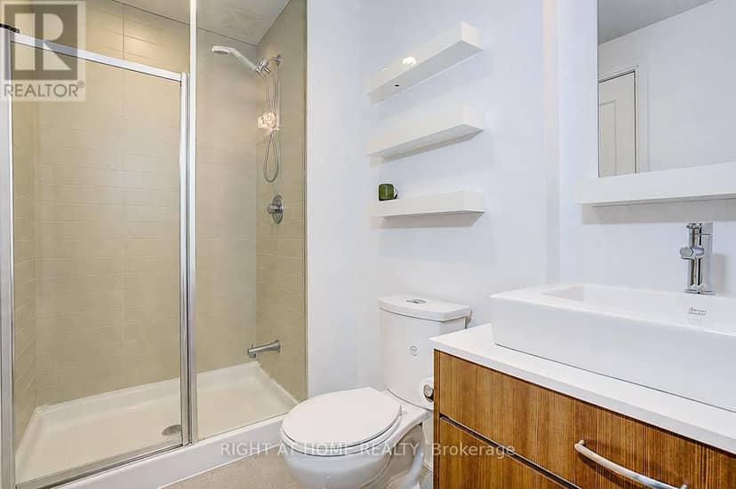 205 - 9201 Yonge Street — photo 21 of 37