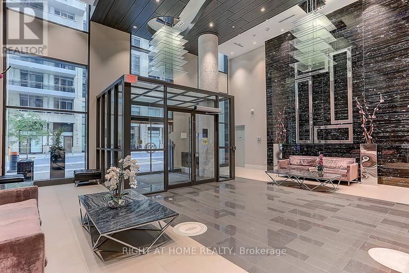 205 - 9201 Yonge Street — photo 32 of 37