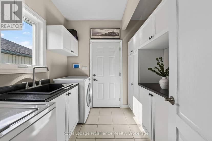 32 Merrill Drive — photo 15 of 36