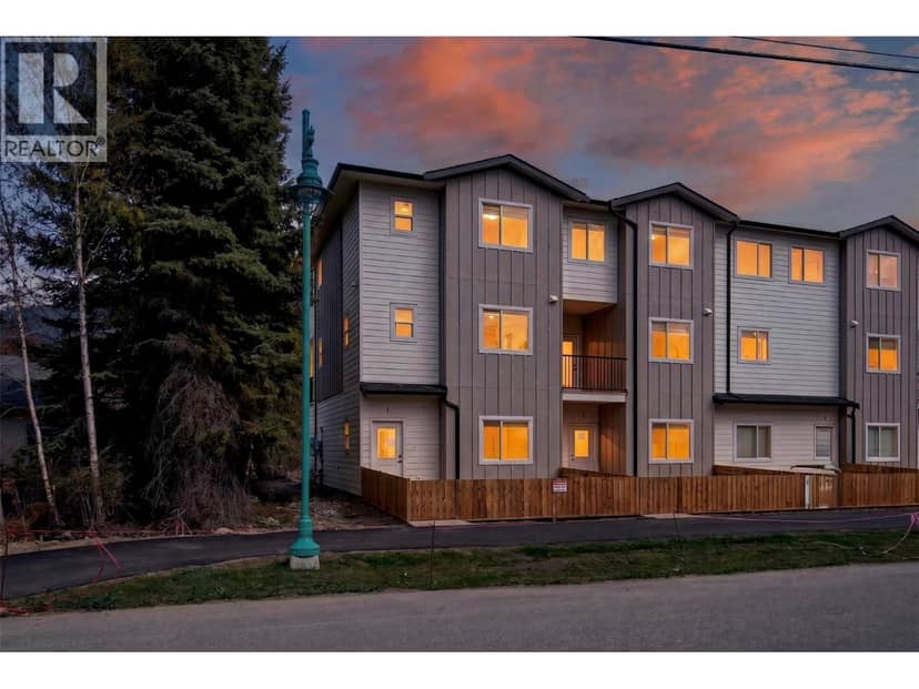 222 Temple Street Unit# 3, Sicamous, photo 2