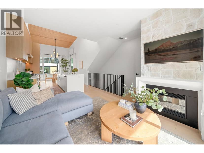 224 650 E 2ND STREET, North Vancouver, photo 2