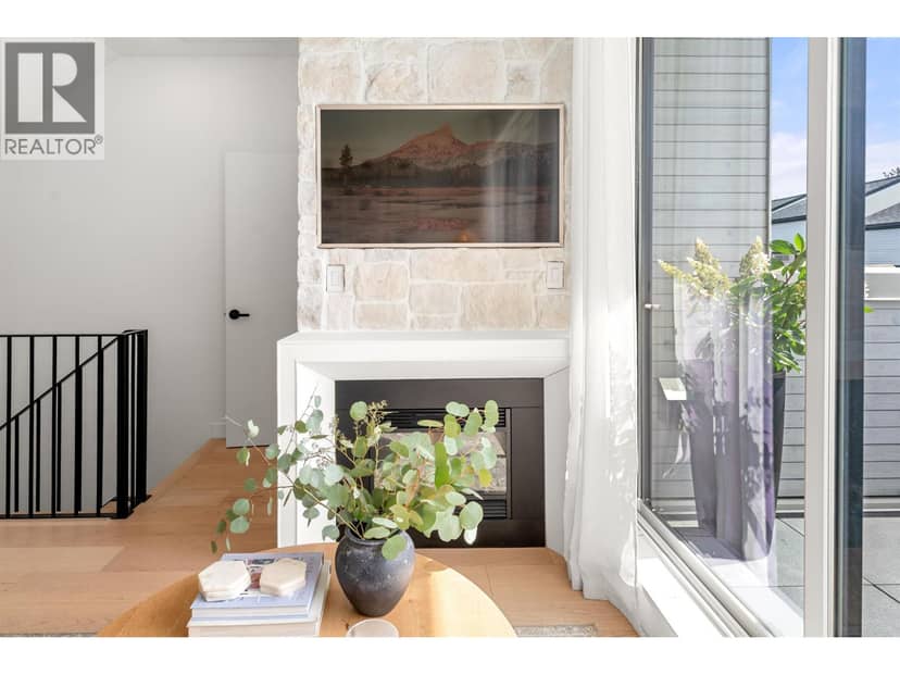 224 650 E 2ND STREET, North Vancouver, photo 3