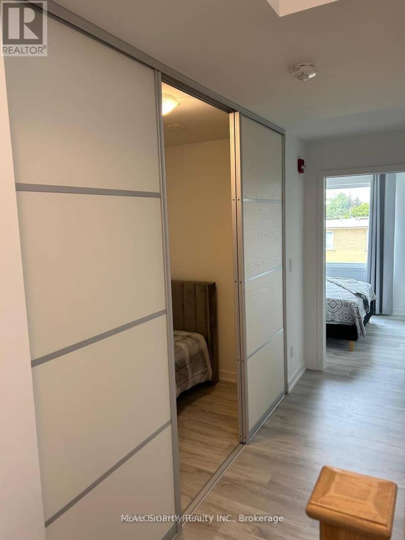 8 - 10 Marquette Avenue — photo 34 of 40