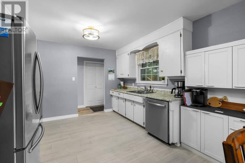 32 Darby Drive — photo 8 of 40