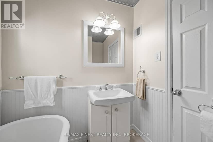 15 Alexander Street — photo 18 of 40